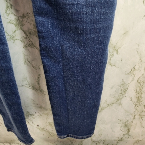 Levi's Totally Shaping Pull-On Skinny Jeans - Picture 10 of 15